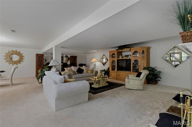 13025 Kinsley Heights Drive, Florissant, MO 63033