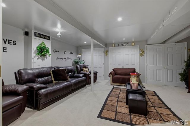 13025 Kinsley Heights Drive, Florissant, MO 63033