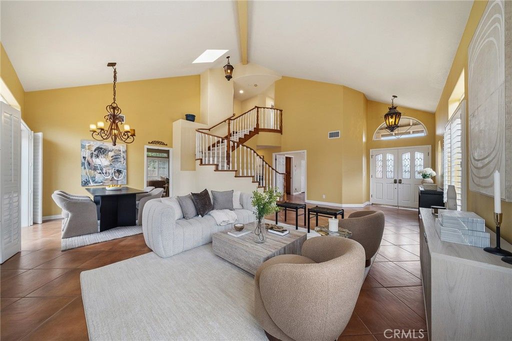 Image 12 of property listing at 137 W Greystone Avenue, Monrovia, CA 91016