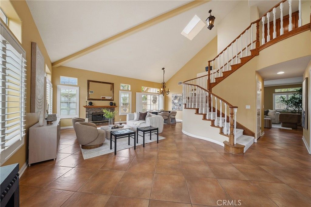 Image 7 of property listing at 137 W Greystone Avenue, Monrovia, CA 91016