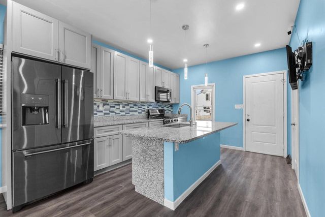 2045 S 15th PLACE, Milwaukee, WI 53204