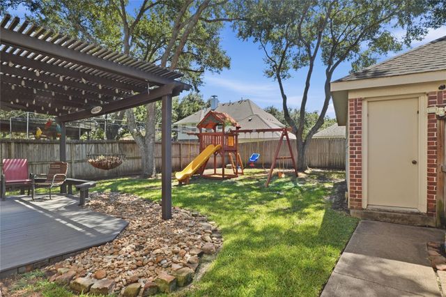 13526 Robin Hill Court, Houston, TX 77059