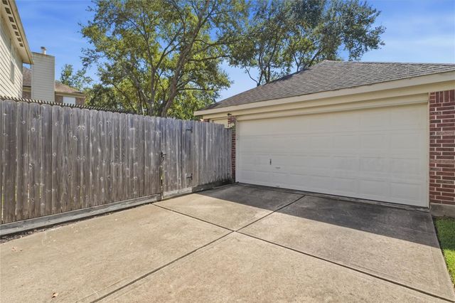 13526 Robin Hill Court, Houston, TX 77059