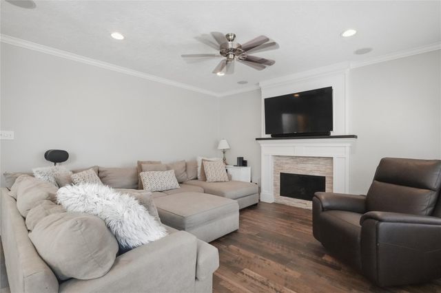 13526 Robin Hill Court, Houston, TX 77059