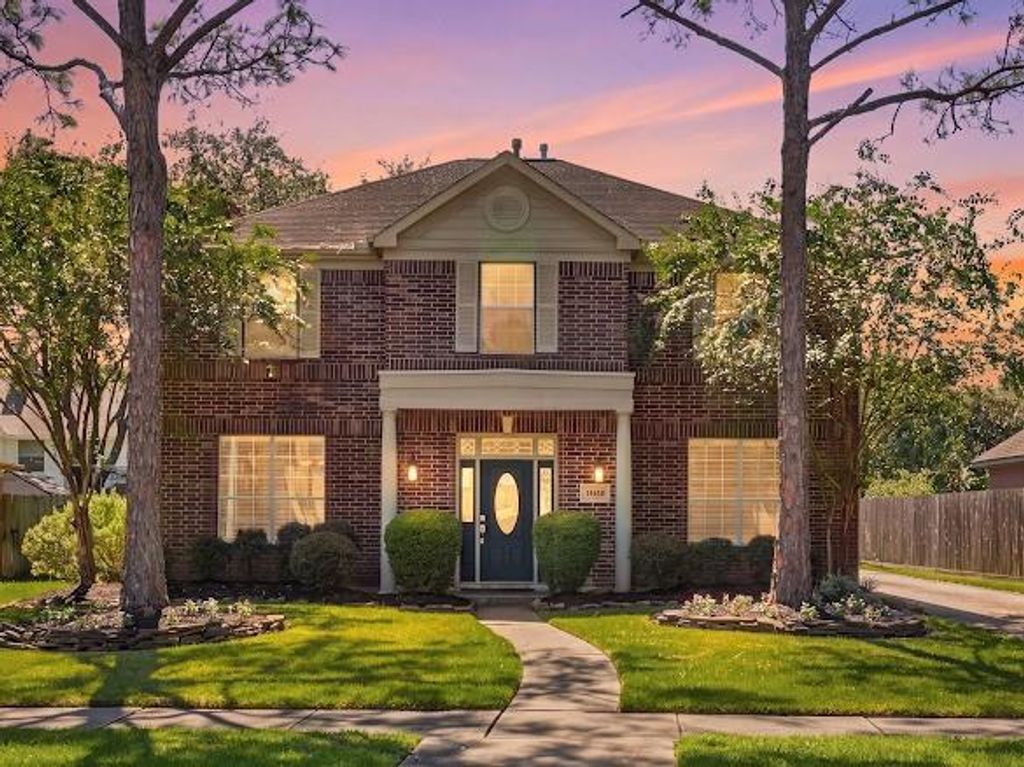 13526 Robin Hill Court, Houston, TX 77059