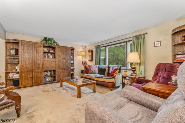 5 Hibbler Rd, Clinton Twp., NJ 08833