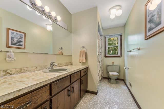 5 Hibbler Rd, Clinton Twp., NJ 08833