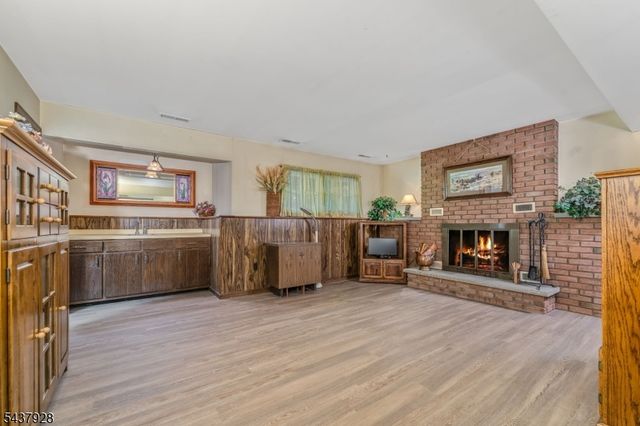 5 Hibbler Rd, Clinton Twp., NJ 08833