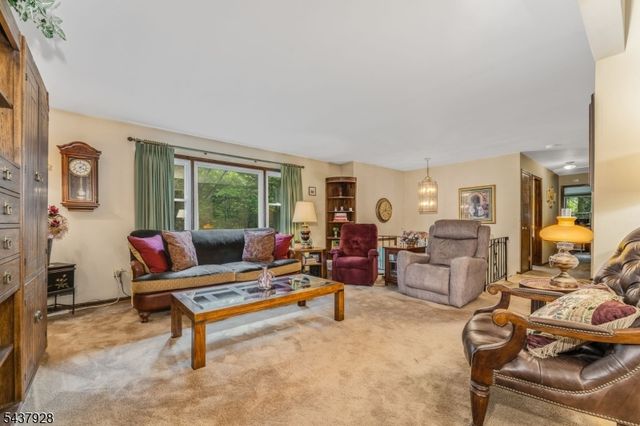 5 Hibbler Rd, Clinton Twp., NJ 08833