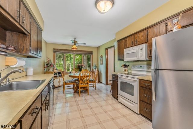5 Hibbler Rd, Clinton Twp., NJ 08833