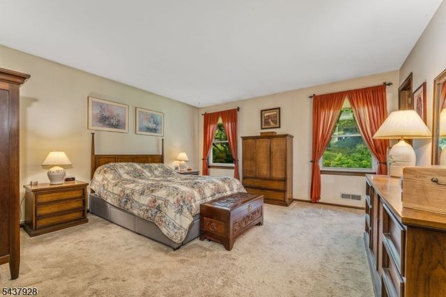 5 Hibbler Rd, Clinton Twp., NJ 08833