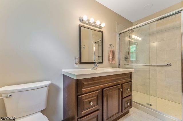 5 Hibbler Rd, Clinton Twp., NJ 08833