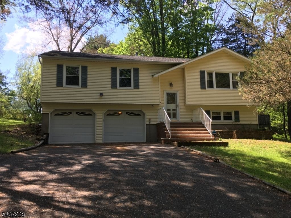 5 Hibbler Rd, Clinton Twp., NJ 08833
