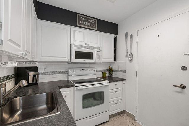 17800 Atlantic Blvd 203, Sunny Isles Beach, FL 33160