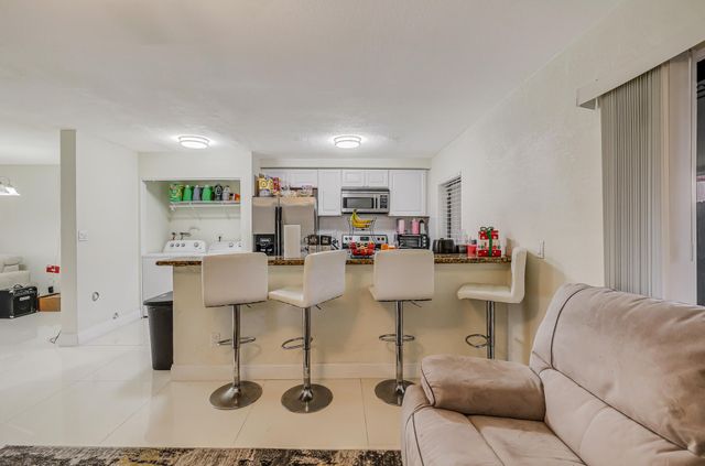 4003 W Woodscape Drive 2-k, Miramar, FL 33023