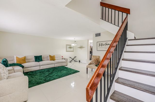4003 W Woodscape Drive 2-k, Miramar, FL 33023