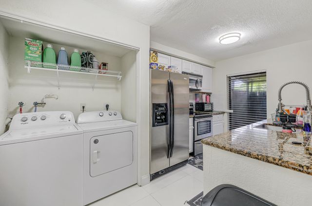 4003 W Woodscape Drive 2-k, Miramar, FL 33023