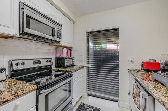 4003 W Woodscape Drive 2-k, Miramar, FL 33023