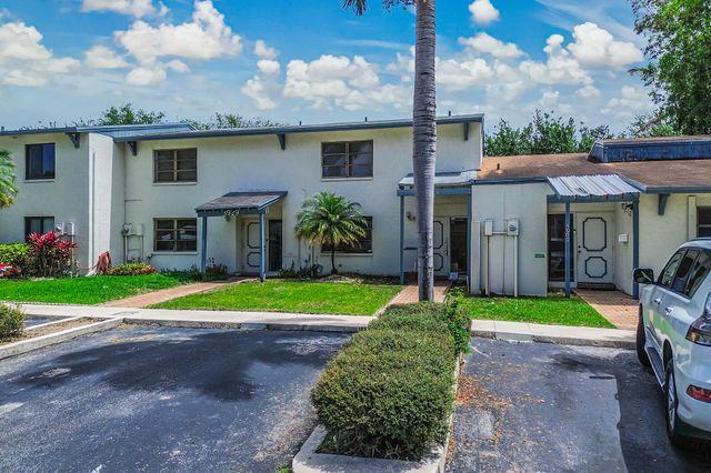 4003 W Woodscape Drive 2-k, Miramar, FL 33023