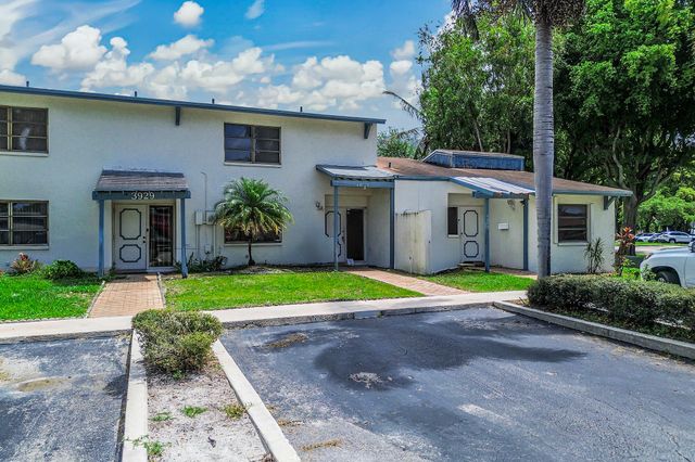 4003 W Woodscape Drive 2-k, Miramar, FL 33023