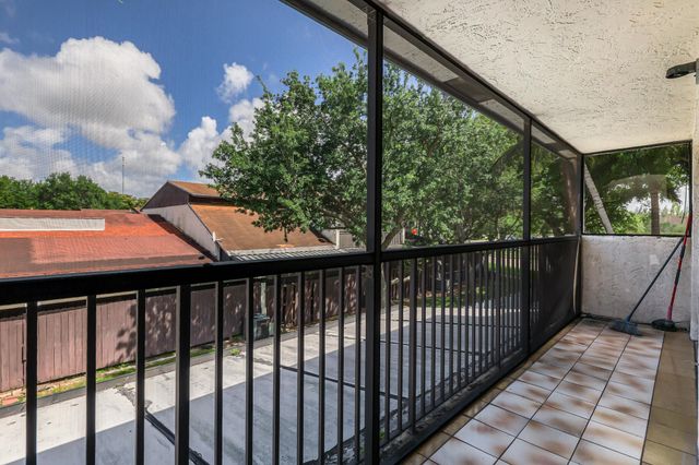 4003 W Woodscape Drive 2-k, Miramar, FL 33023
