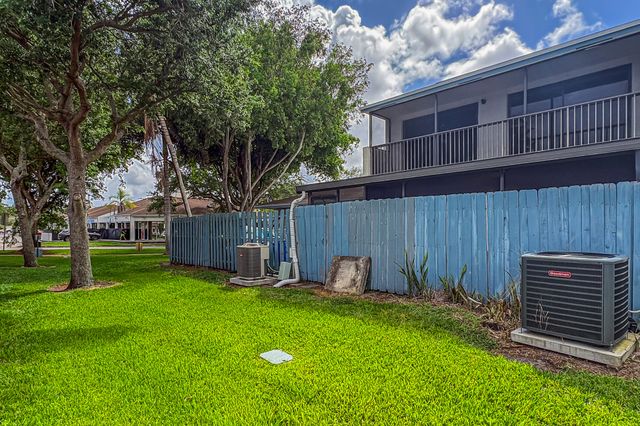 4003 W Woodscape Drive 2-k, Miramar, FL 33023