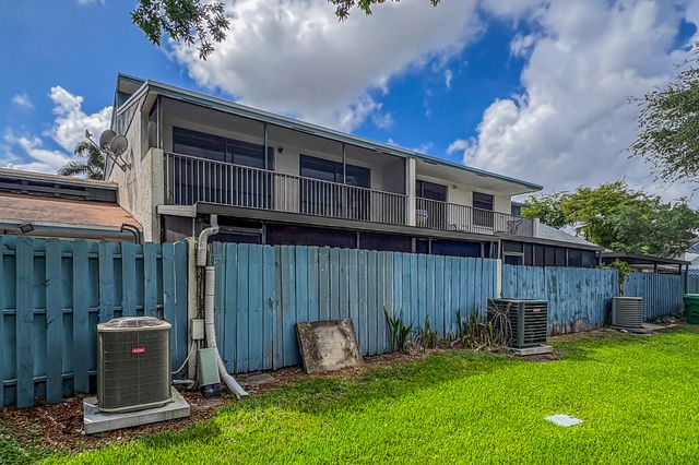 4003 W Woodscape Drive 2-k, Miramar, FL 33023