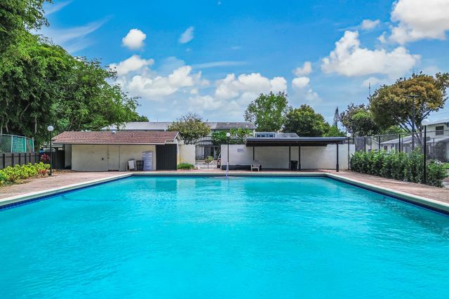 4003 W Woodscape Drive 2-k, Miramar, FL 33023