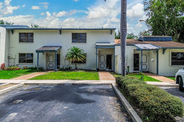 4003 W Woodscape Drive 2-k, Miramar, FL 33023