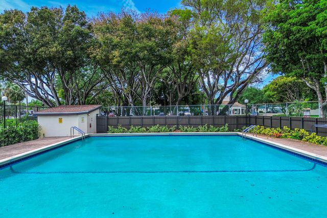 4003 W Woodscape Drive 2-k, Miramar, FL 33023