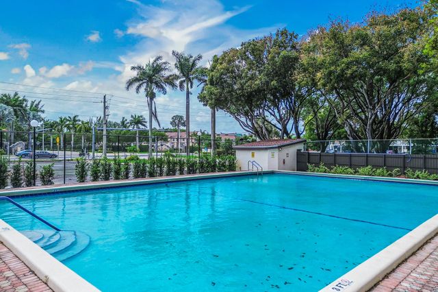 4003 W Woodscape Drive 2-k, Miramar, FL 33023
