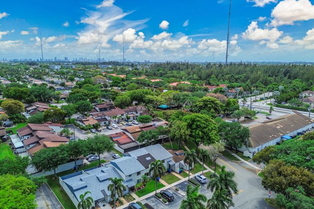 4003 W Woodscape Drive 2-k, Miramar, FL 33023
