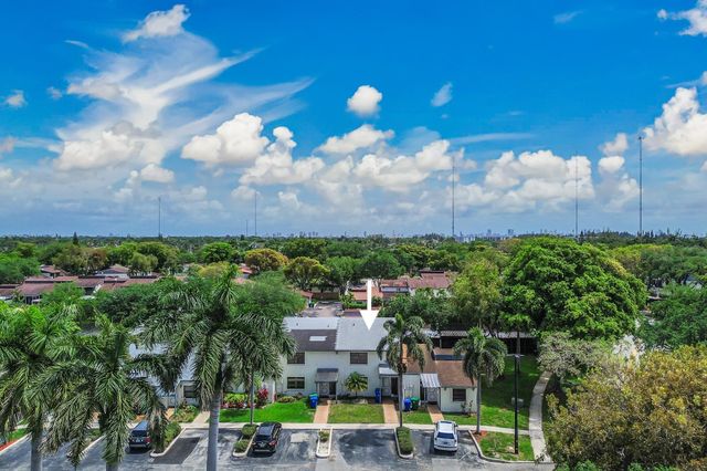 4003 W Woodscape Drive 2-k, Miramar, FL 33023
