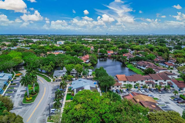 4003 W Woodscape Drive 2-k, Miramar, FL 33023