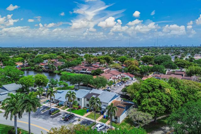 4003 W Woodscape Drive 2-k, Miramar, FL 33023