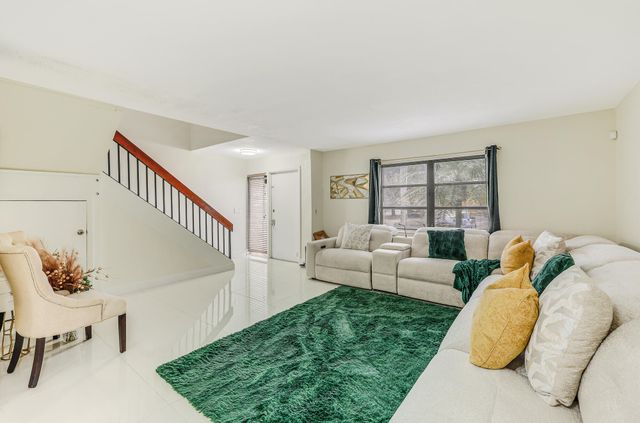4003 W Woodscape Drive 2-k, Miramar, FL 33023