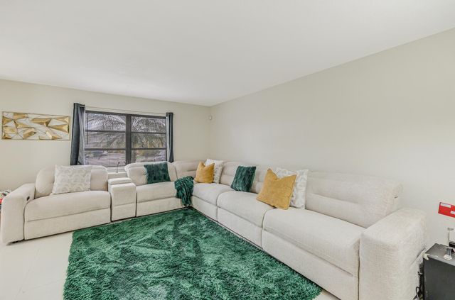 4003 W Woodscape Drive 2-k, Miramar, FL 33023