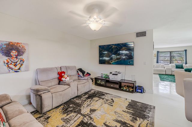 4003 W Woodscape Drive 2-k, Miramar, FL 33023