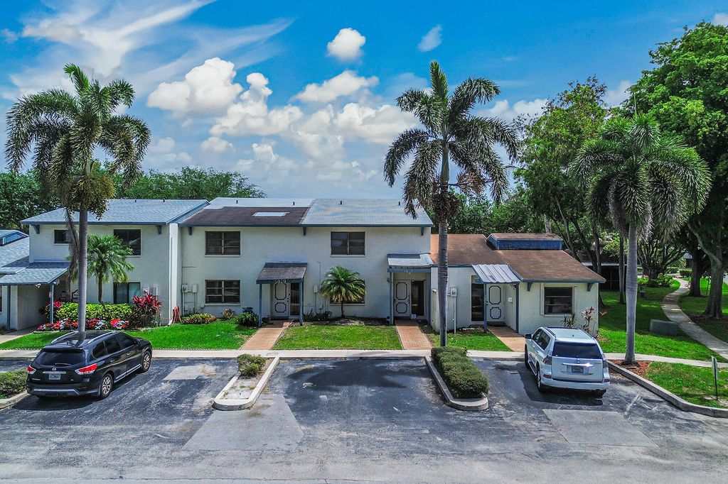 4003 W Woodscape Drive 2-k, Miramar, FL 33023