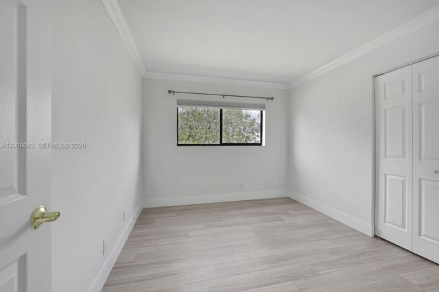 185 Lakeview Drive 201, Weston, FL 33326