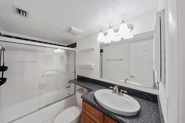 185 Lakeview Drive 201, Weston, FL 33326