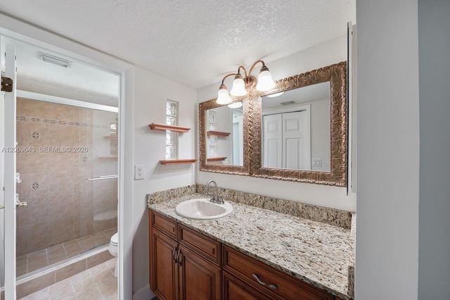 185 Lakeview Drive 201, Weston, FL 33326