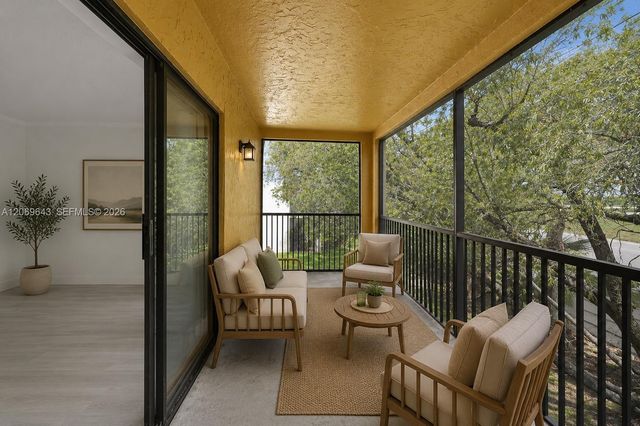 185 Lakeview Drive 201, Weston, FL 33326