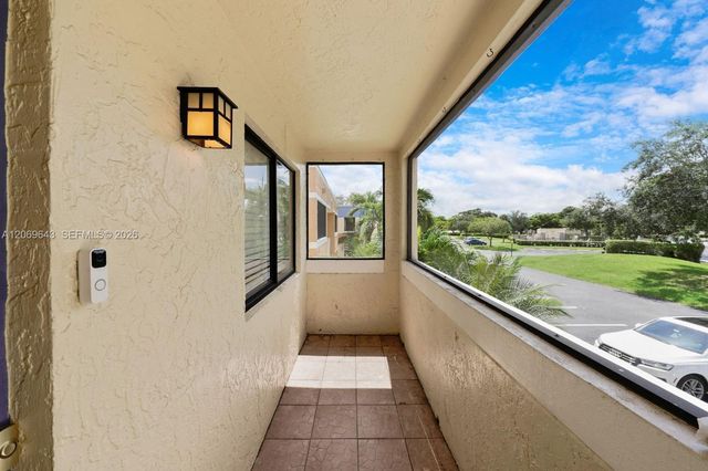 185 Lakeview Drive 201, Weston, FL 33326