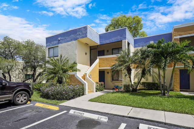 185 Lakeview Drive 201, Weston, FL 33326