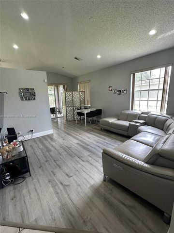 8090 S Aragon Blvd 3, Sunrise, FL 33322