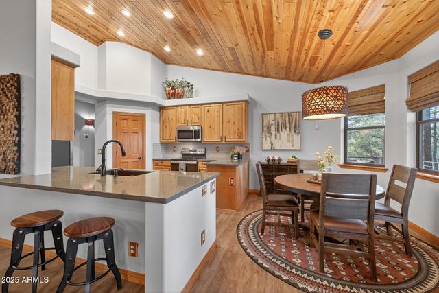 4240 W SUGAR PINE Loop, Show Low, AZ 85901