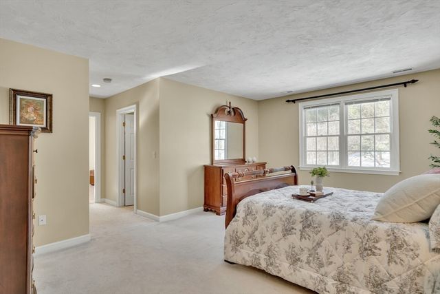 11 Walnut St, Acton, MA 01720