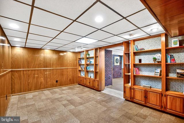 8951 ASHTON RD, Philadelphia, PA 19136
