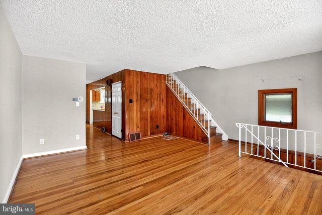 8951 ASHTON RD, Philadelphia, PA 19136